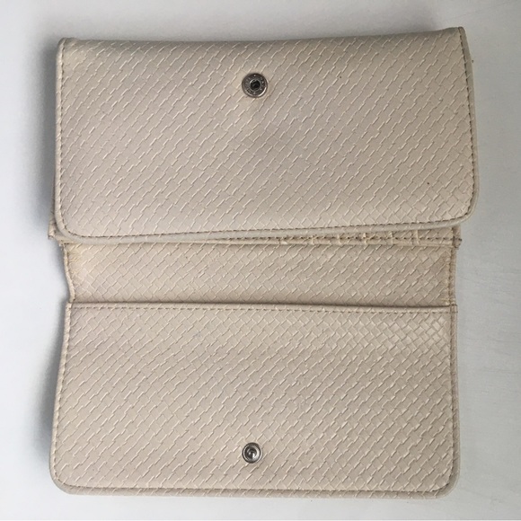 Call It Spring White Eggshell Cream Soft Wallet Women’s Cute Money Coins Cards - Picture 4 of 6